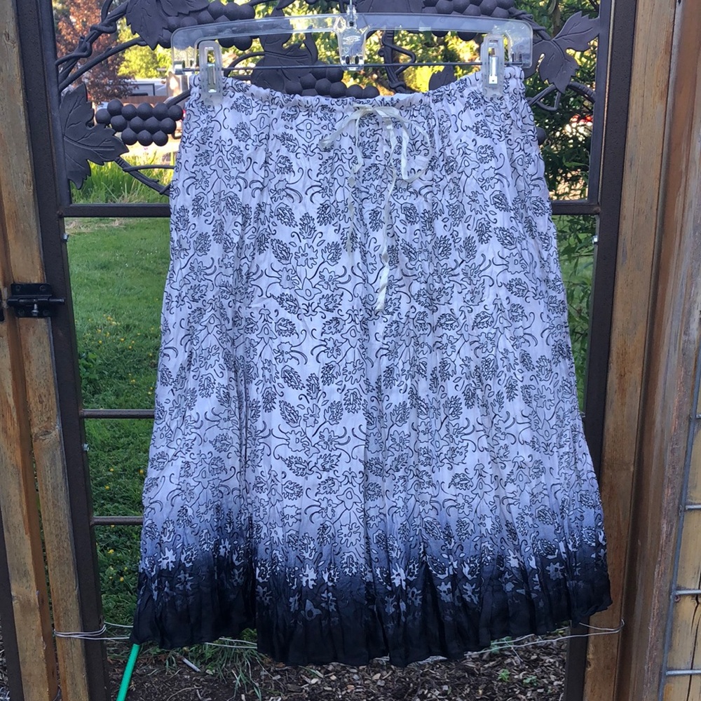 White House/Black Market black and white 100% silk gathered skirt size XS - Picture 1 of 6